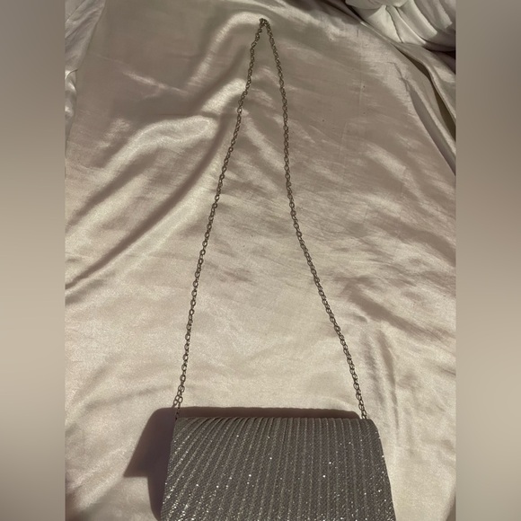 Elegant Silver Clutch - Picture 4 of 5